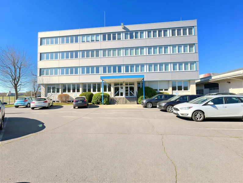 300 m&sup2; Hochwertig B&uuml;rofl&auml;chen in n&auml;he der A 3 zu vermieten