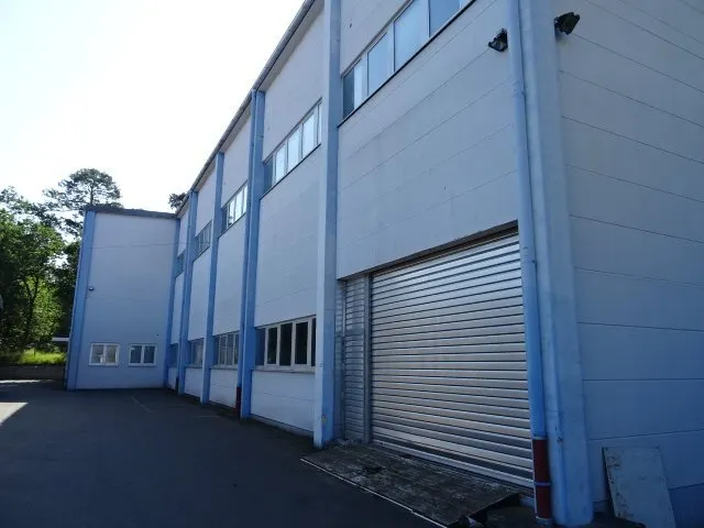850 m&sup2; Lager-/Produktions-/ B&uuml;ro-/ Servicefl&auml;chen zu vermieten