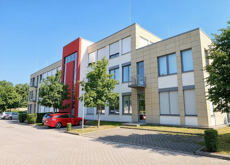 337 m&sup2; Modernes B&uuml;ro mit Terrassen im Innenhof in Neu-Isenburg zu vermieten