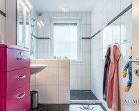 Erdgeschoss Badezimmer mit begehbarer Dusche