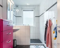 Erdgeschoss Badezimmer mit begehbarer Dusche