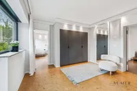 Ankleidezimmer angrenzend zum Schlafzimmer 1