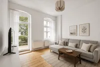 Titelbild - Wohnzimmer mit Zugang zum Balkon