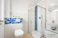Einliegerwohnung: Badezimmer
