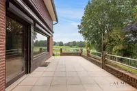 EG - Terrasse mit Zugang  zum Wohnzimmer & Zimmer 1