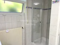 Tageslichtbad mit Regendusche und Wanne