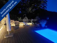 Pool bei Nacht