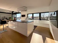 Großzügige Küche mit hochwertiger EBK