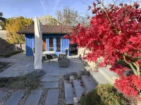 Terrasse und Gartenhaus