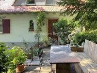 Hauseingang mit Freisitz