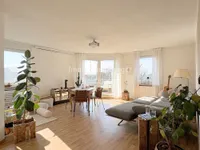 Wohn-Essbereich mit Balkon