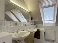Tageslichtbad mit Dusche und Wanne