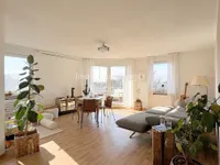 Wohn-Essbereich mit Balkon