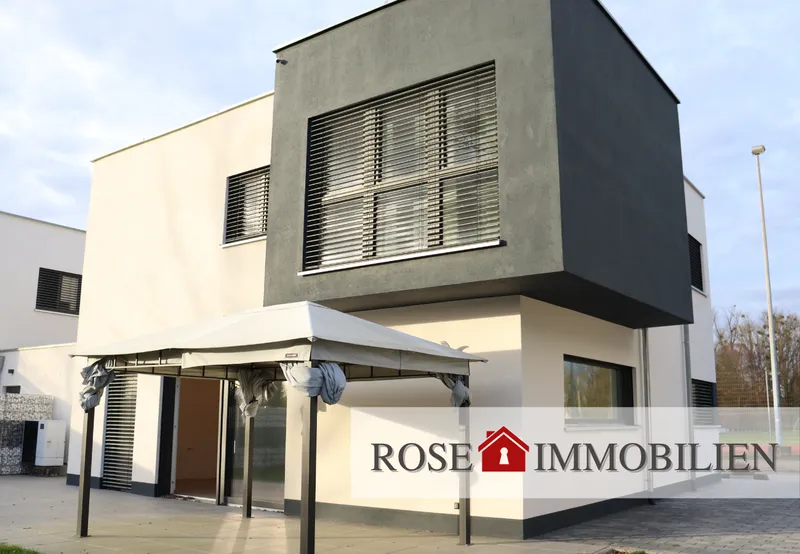 Neuwertiges Einfamilienhaus mit Gartenanteil