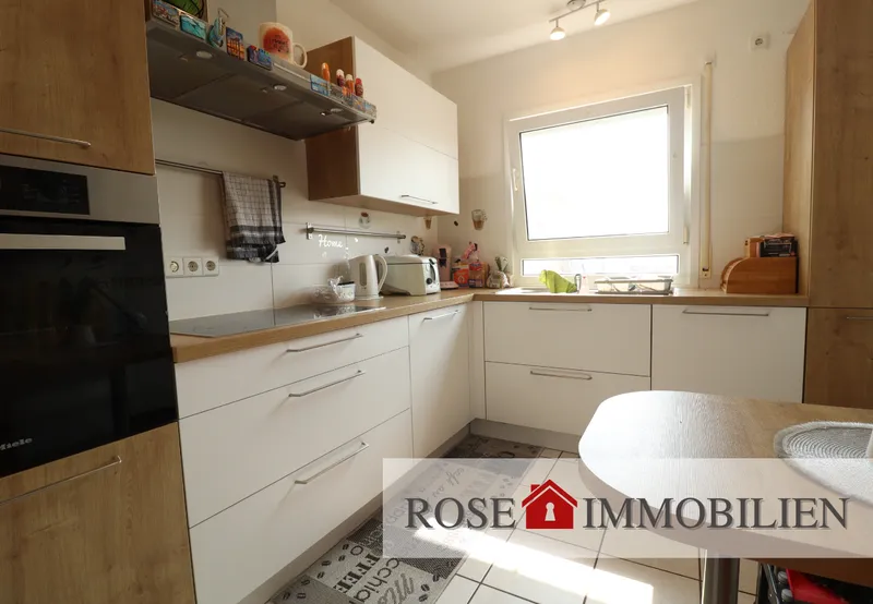 4-Zimmer-Wohnung mit Balkon, Garage und hellen Wohnr&auml;umen