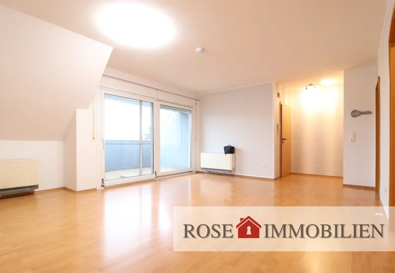 Ansprechende 3-Zimmer-Dachgeschosswohnung mit Balkon und Garage