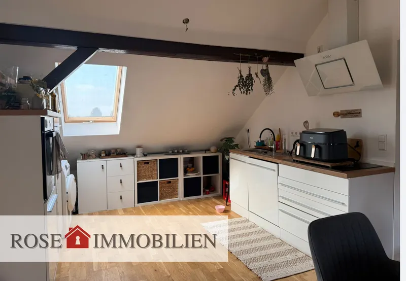 Gem&uuml;tliche Dachgeschosswohnung mit historischem Charakter