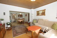 Wohnbereich, dahinter Esszimmer