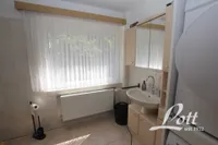 modernisiertes Badezimmer im Erdgeschoss