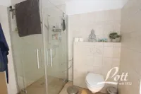 modernisiertes Badezimmer im Erdgeschoss