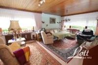 Geräumiges Wohnzimmer