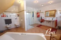 Badezimmer im Dachgeschoss