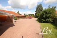 Parkflächen hinter dem Haus