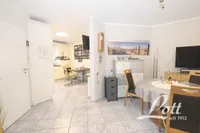 Blick vom Wohnzimmer in die Küche