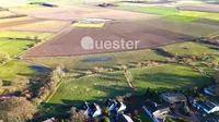 Blick über Felder und Wiesen