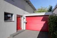 Hauseingang mit Garage