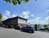 Hallenanbau mit Einfahrt