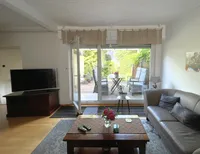 Wohnzimmer mit Ausgang zur Terrasse