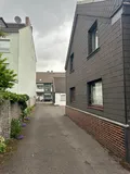 Zufahrt hinteres Gebäude