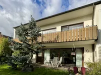 Rückansicht mit Terrasse