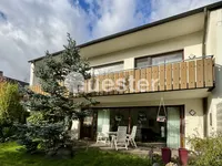 Rückansicht mit Terrasse