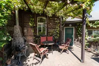 überdachte Terrasse mit Außenkamin