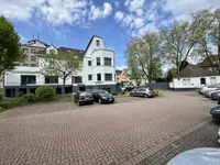 Rückansicht mit Chauffeurhaus