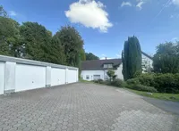 Rückansicht mit Garagenhof
