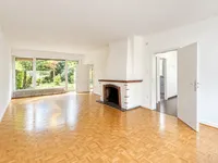 Wohnzimmer mit Kamin