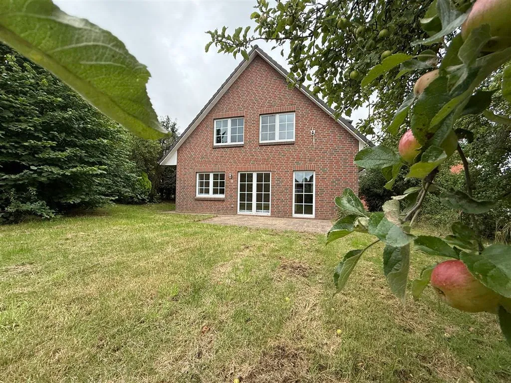Hausansicht_Garten