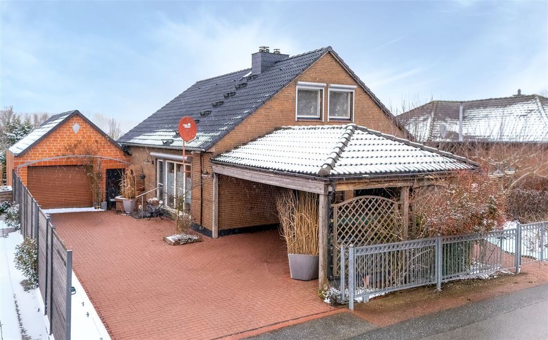 Garage und Doppelcarport