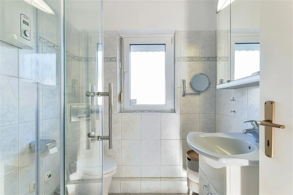 Gäste-WC mit Dusche