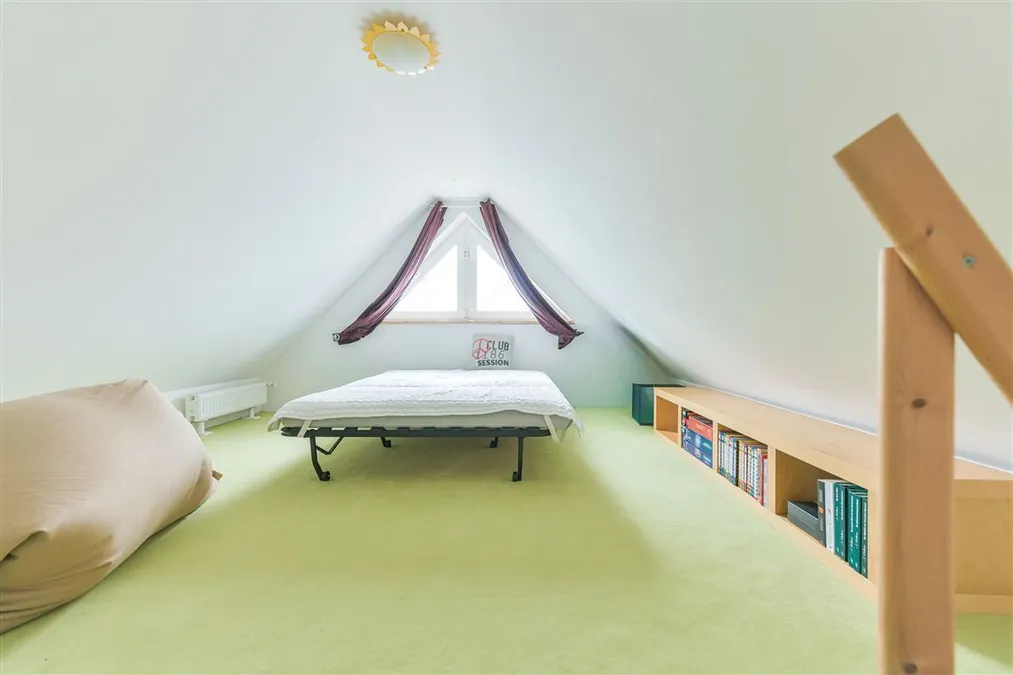 Zimmer im Spitzboden