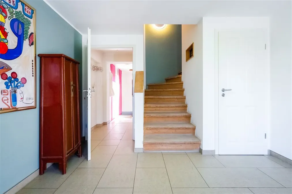Eingangsbereich mit Treppe ins OG