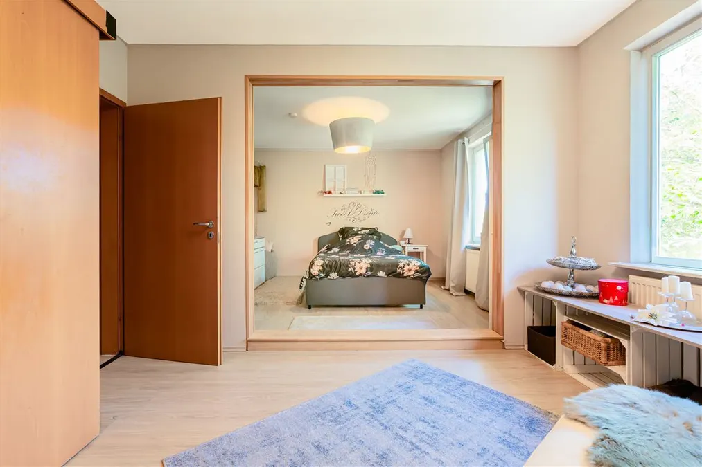 Schlafzimmer mit Durchbruch