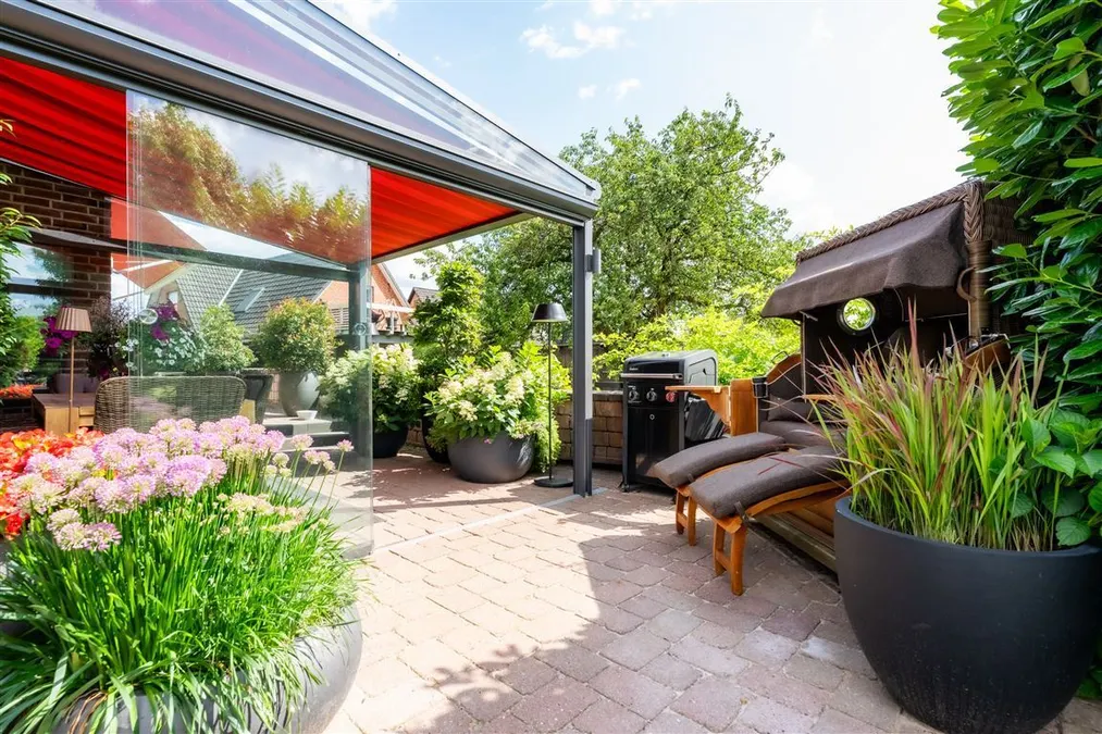 Überdachte Süd-Terrasse