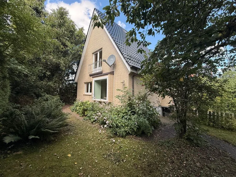 Hausansicht im Garten