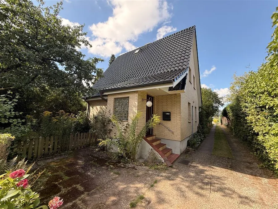 Hausansicht von der Garage