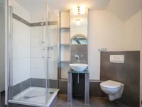Gäste-WC mit Dusche