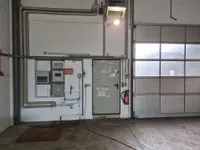 Durchgang zum Bürotrakt